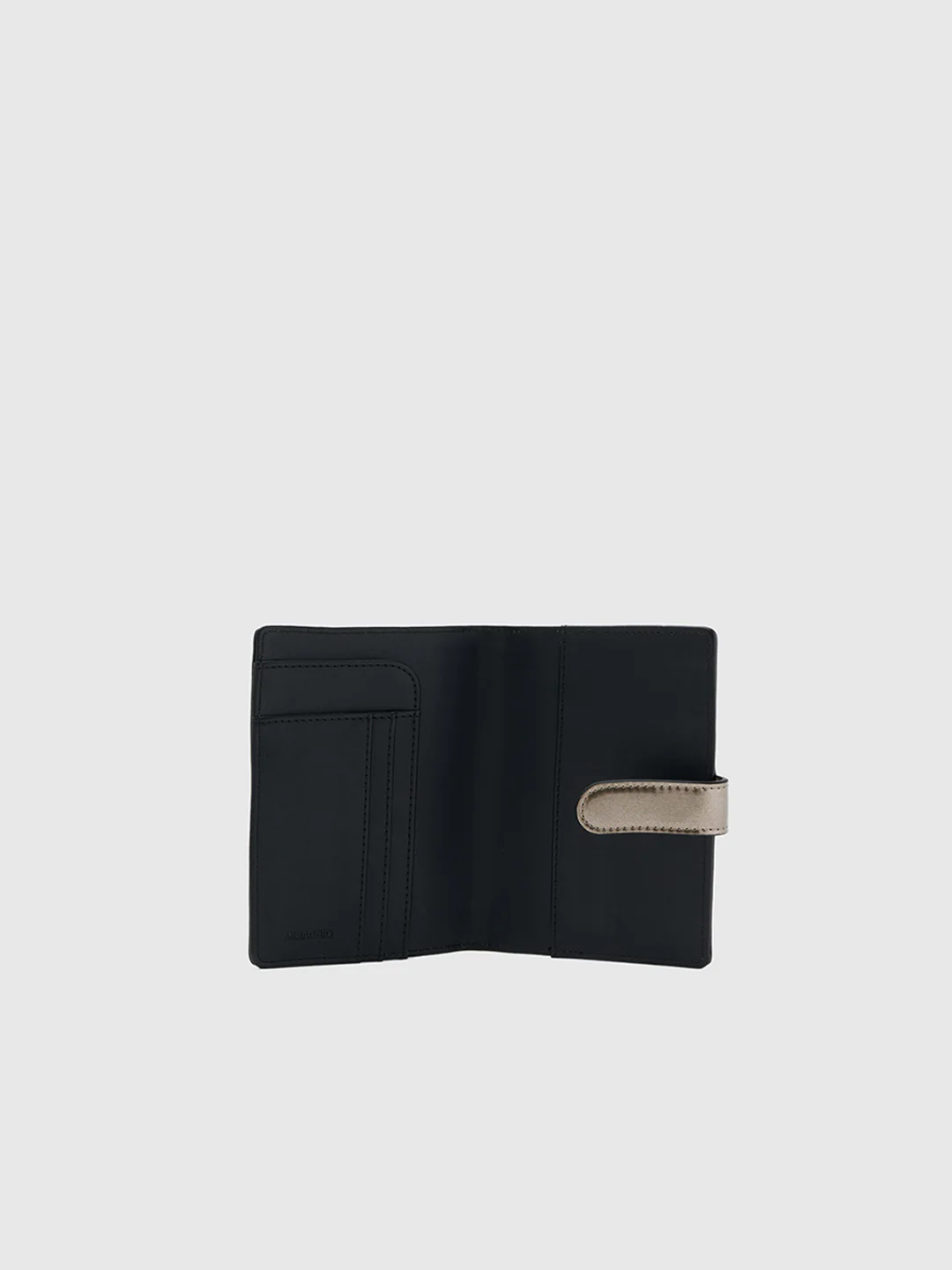 Quinn Passport Cover - Image 4